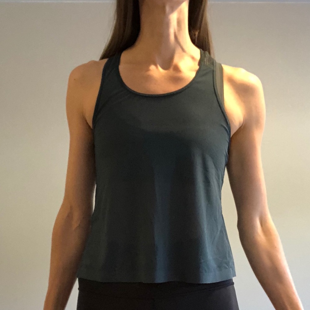 Lululemon cropped mesh tank, size 4, teal.